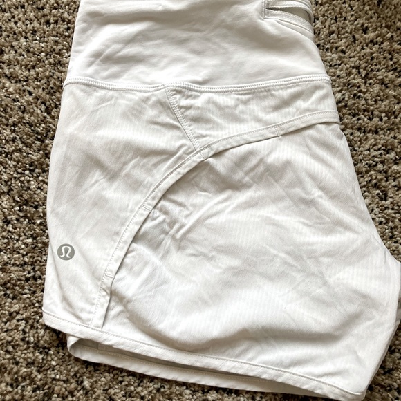 lululemon athletica Pants - Lululemon Speed shorts sz 6. 2.5” inseam. White. EUC
